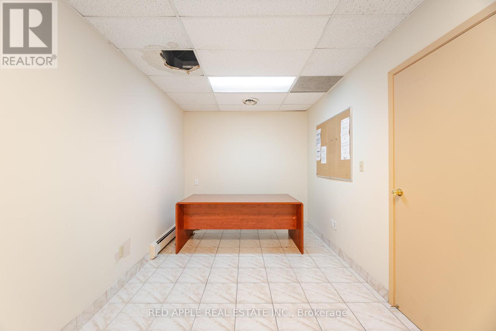 Photo 20 of 799 Bloor Street W, Toronto ON