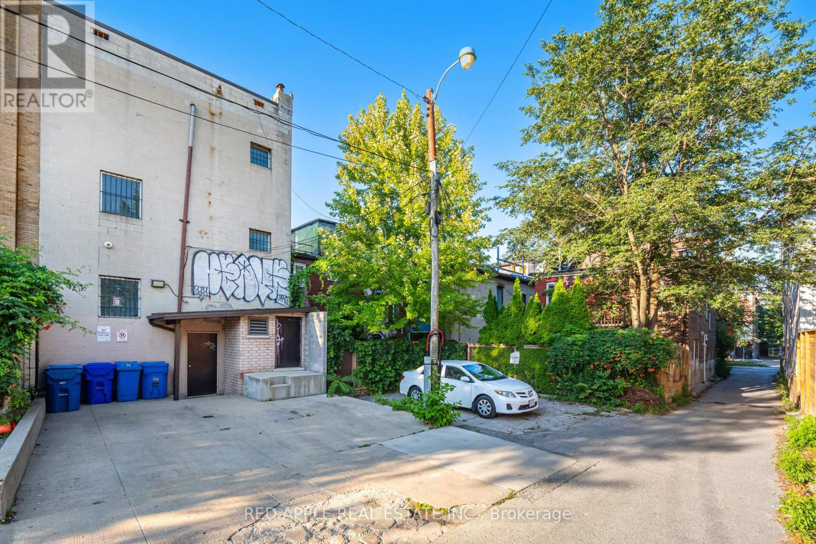 Photo 46 of 799 Bloor Street W, Toronto ON