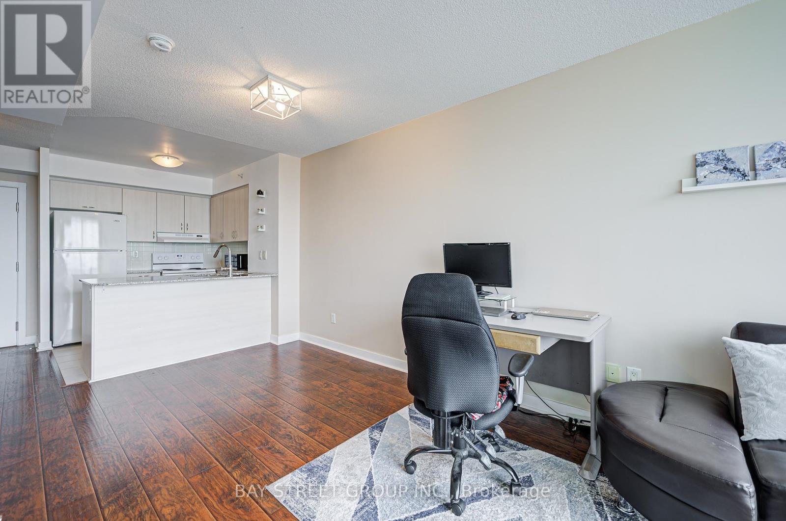 Photo 3 of 1003 5740 Yonge Street, Toronto ON