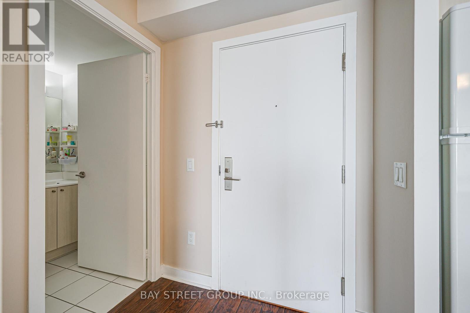 Photo 2 of 1003 5740 Yonge Street, Toronto ON