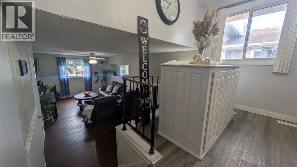 Photo 12 of 44 York Crescent, Sarnia ON