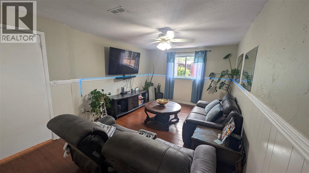 Photo 15 of 44 York Crescent, Sarnia ON