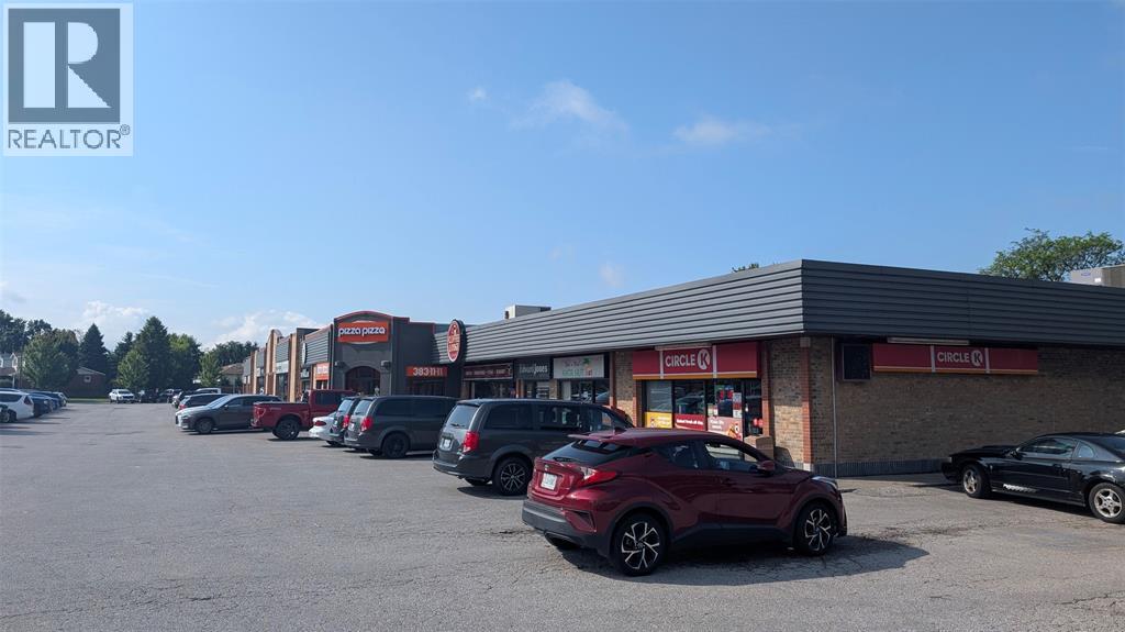 Photo 28 of 44 York Crescent, Sarnia ON
