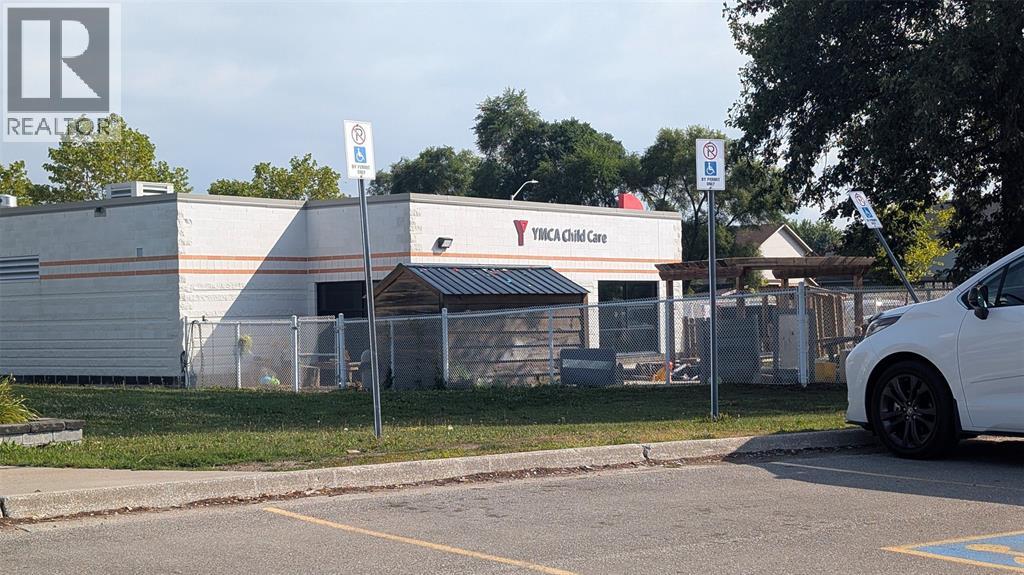 Photo 31 of 44 York Crescent, Sarnia ON