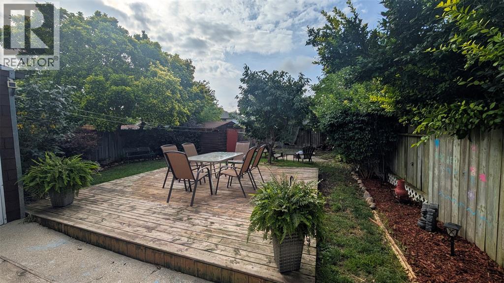 Photo 27 of 44 York Crescent, Sarnia ON