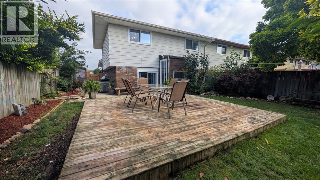 Photo 26 of 44 York Crescent, Sarnia ON