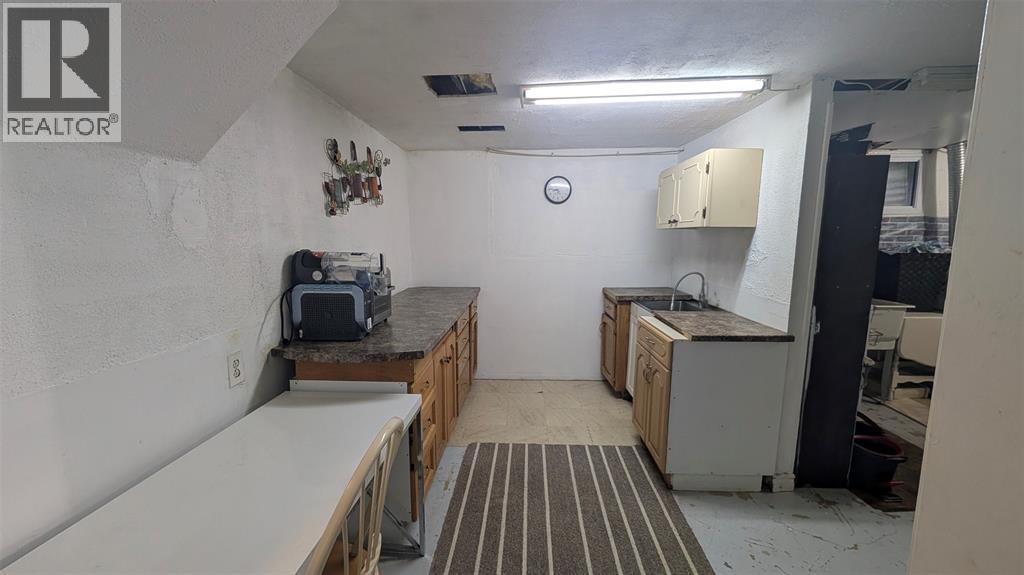Photo 21 of 44 York Crescent, Sarnia ON