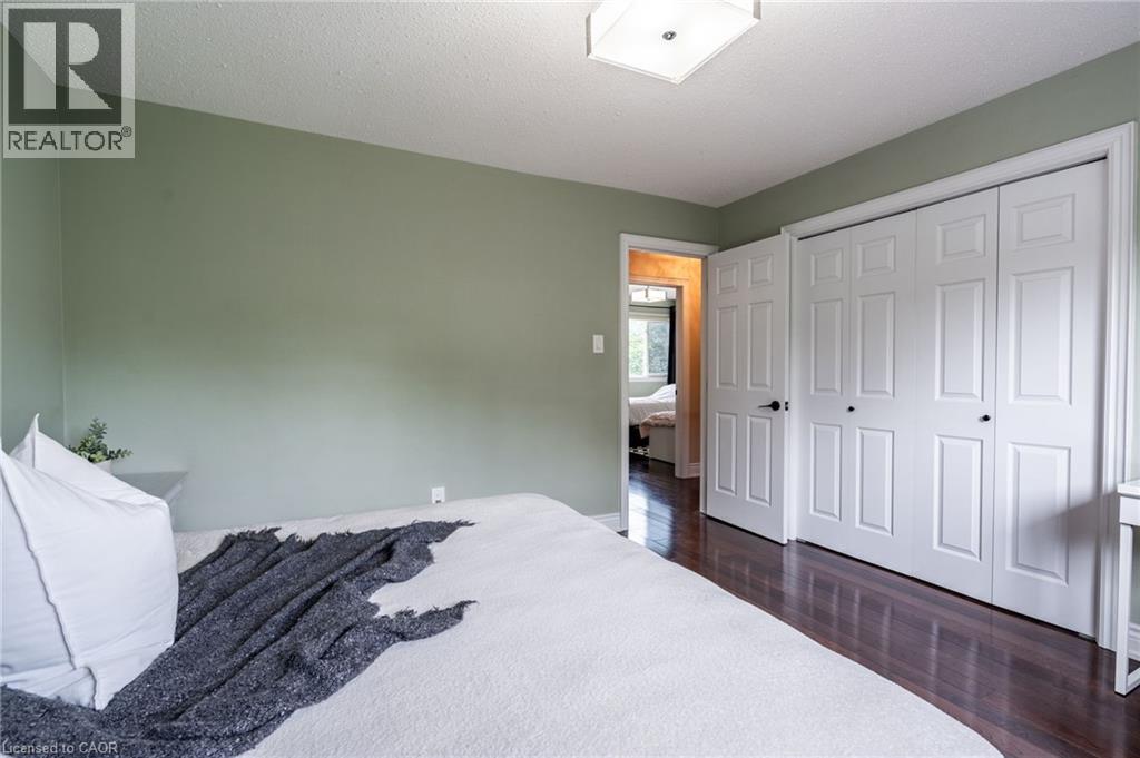 Photo 12 of 2445 Cavendish Drive, Burlington ON