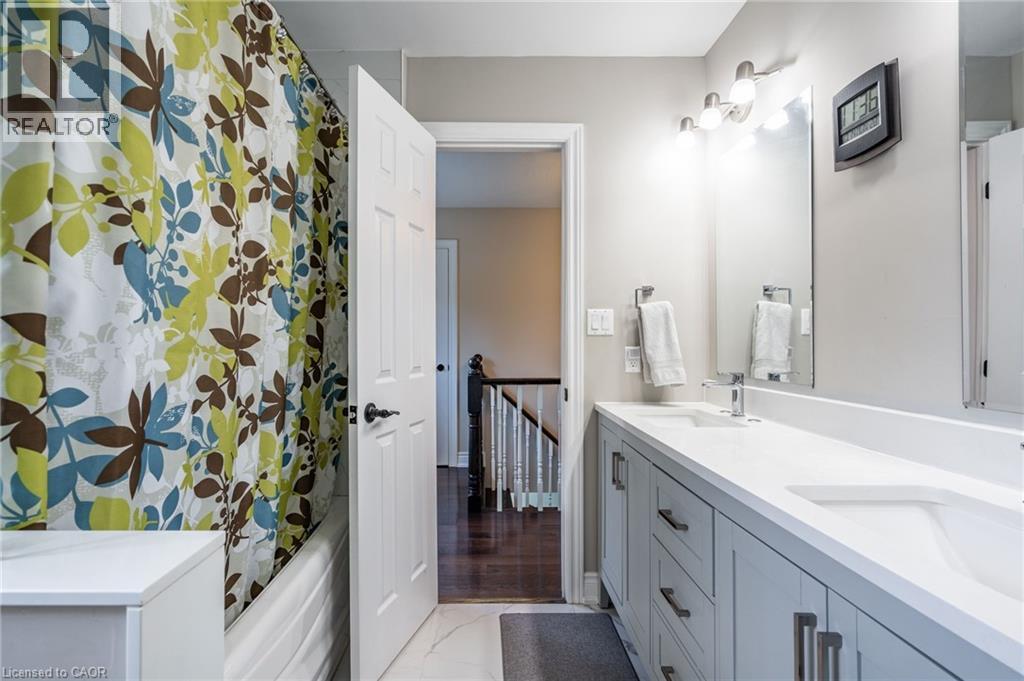 Photo 17 of 2445 Cavendish Drive, Burlington ON