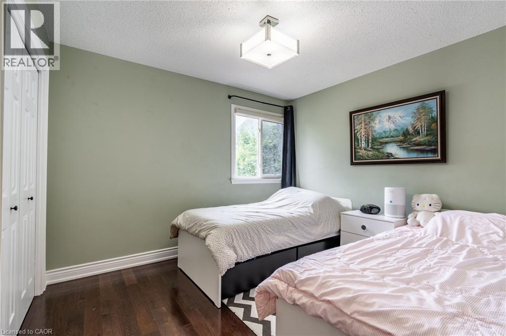 Photo 36 of 2445 Cavendish Drive, Burlington ON