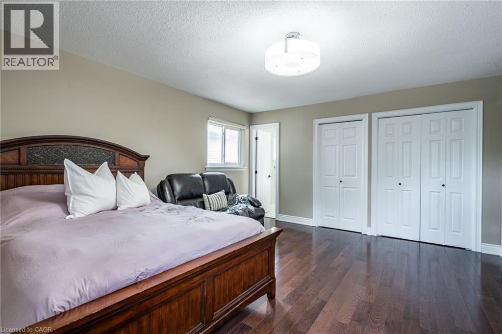 Photo 13 of 2445 Cavendish Drive, Burlington ON