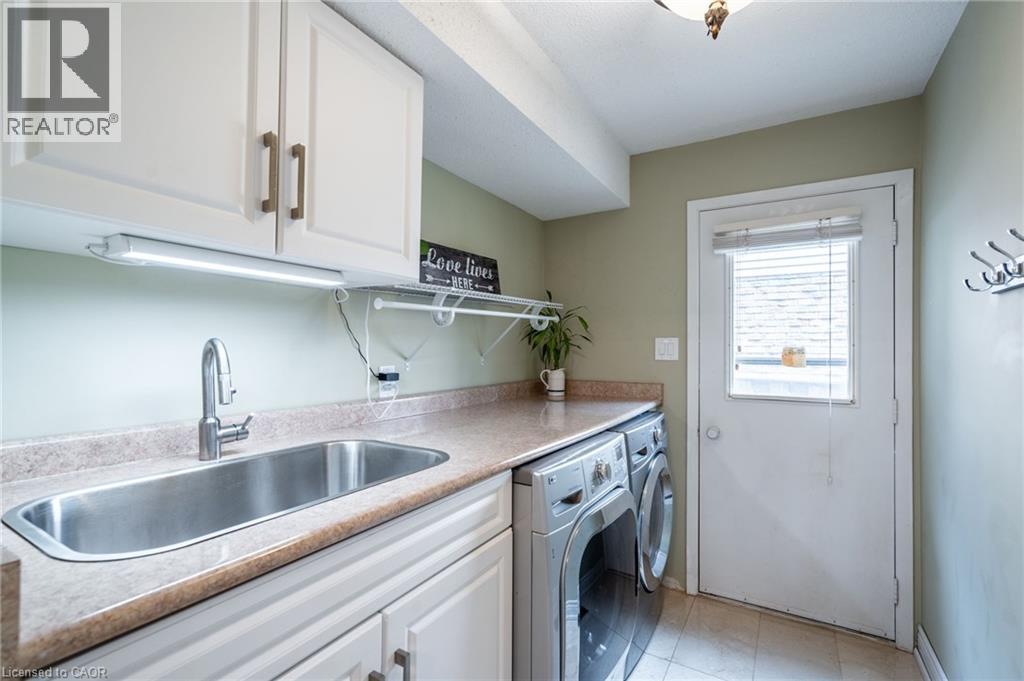 Photo 5 of 2445 Cavendish Drive, Burlington ON