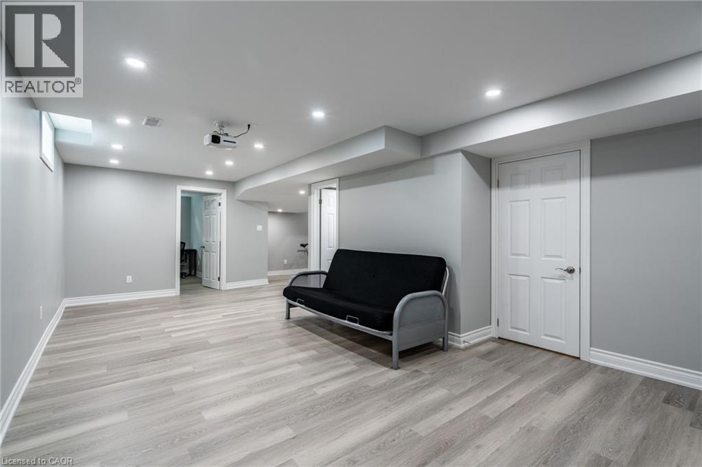 Photo 34 of 2445 Cavendish Drive, Burlington ON