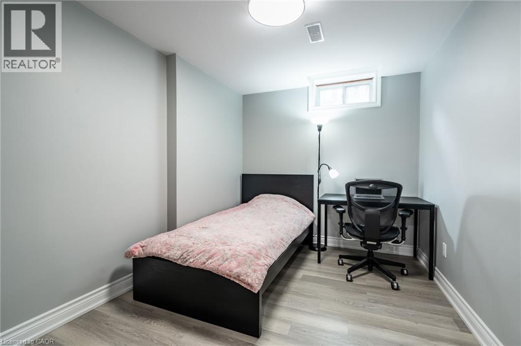 Photo 6 of 2445 Cavendish Drive, Burlington ON