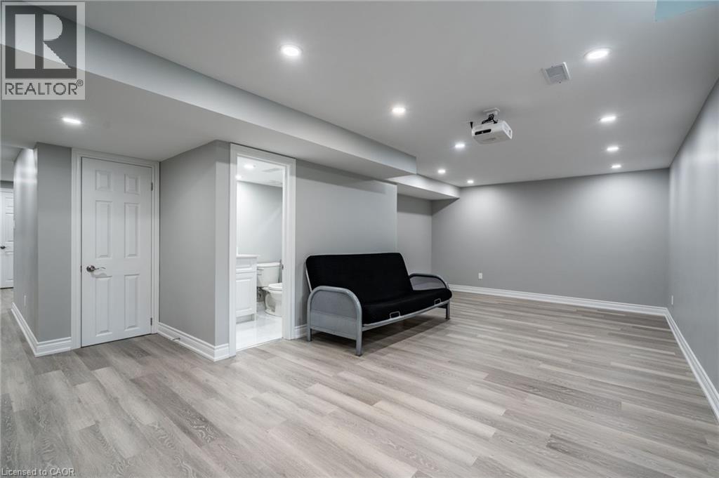 Photo 8 of 2445 Cavendish Drive, Burlington ON