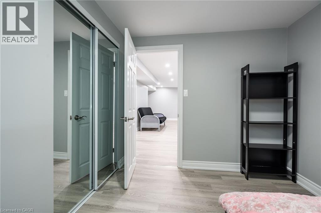 Photo 33 of 2445 Cavendish Drive, Burlington ON