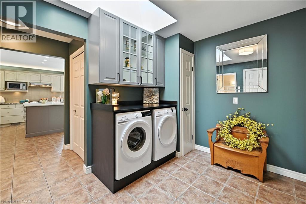 Photo 11 of 4 Glenview Avenue, St Catharines ON