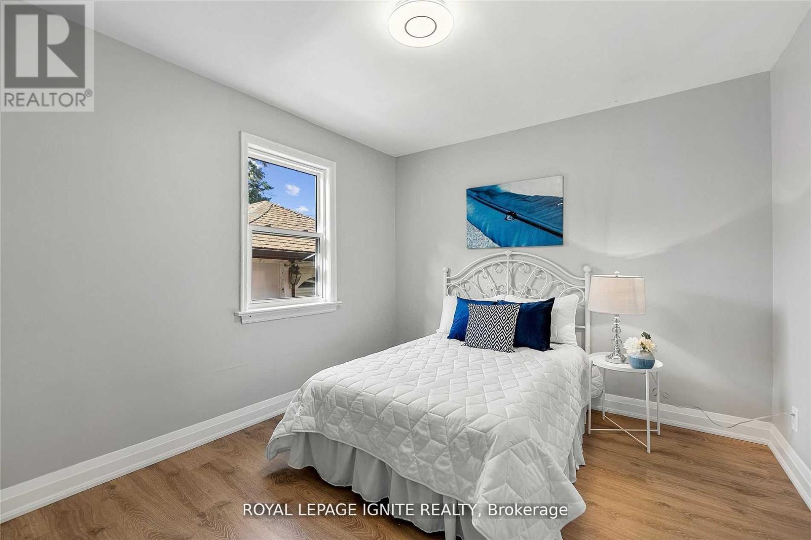 Photo 12 of 35 Archwood Crescent, Toronto ON