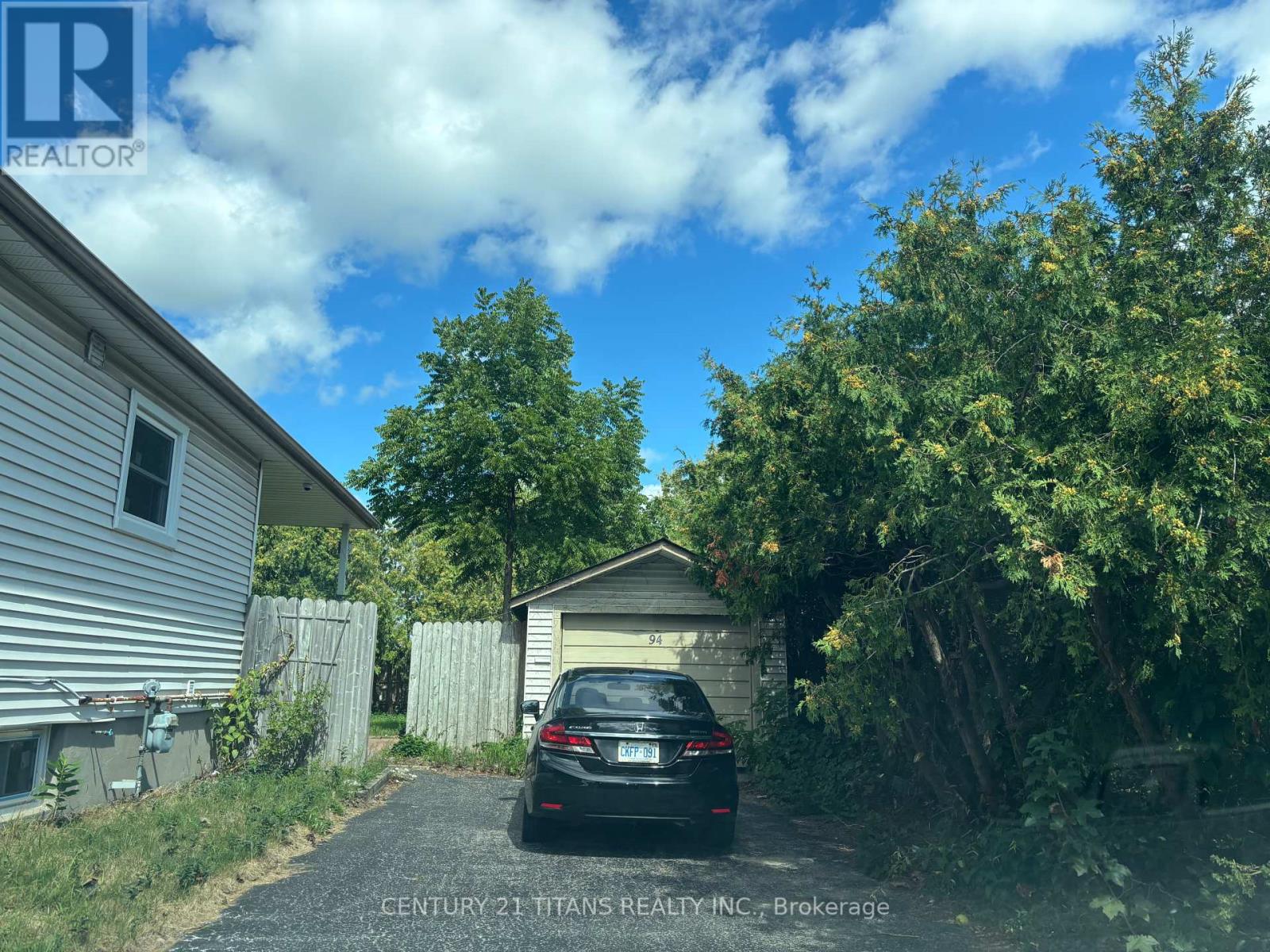 Photo 5 of Bsmt 94 Taunton Road W, Oshawa ON
