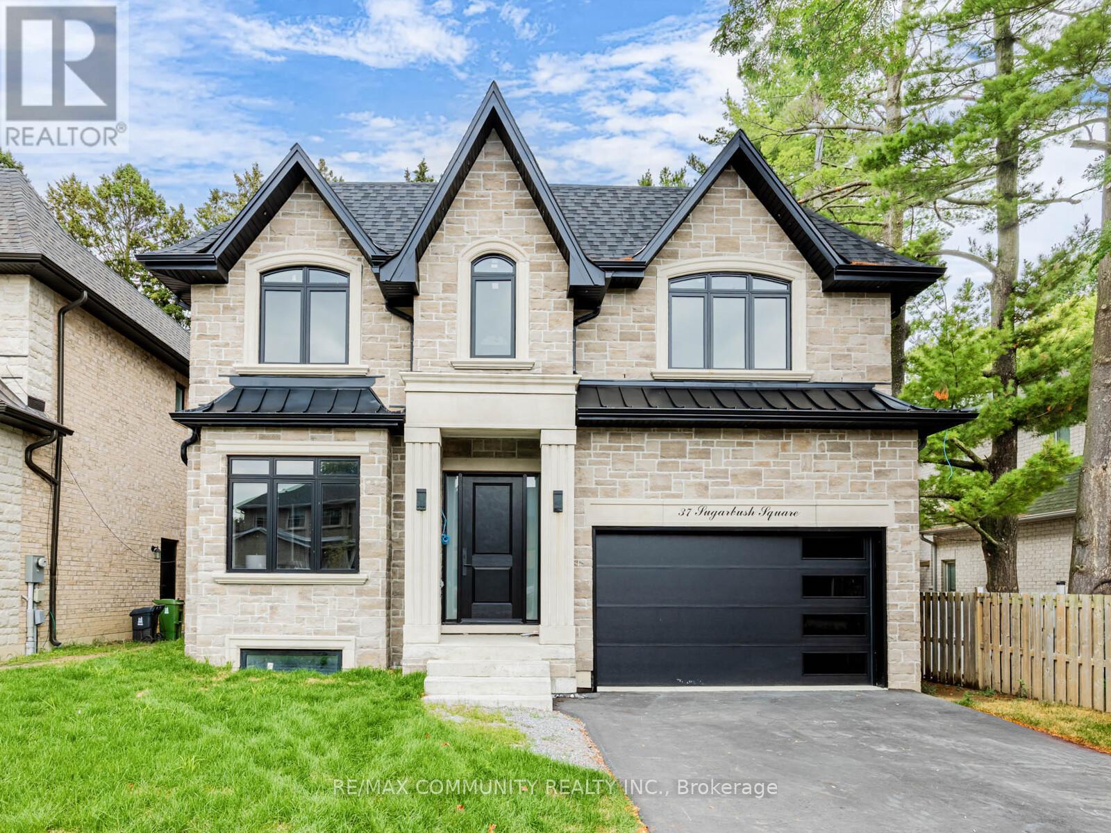 Photo 24 of 37 Sugarbush Square, Toronto ON