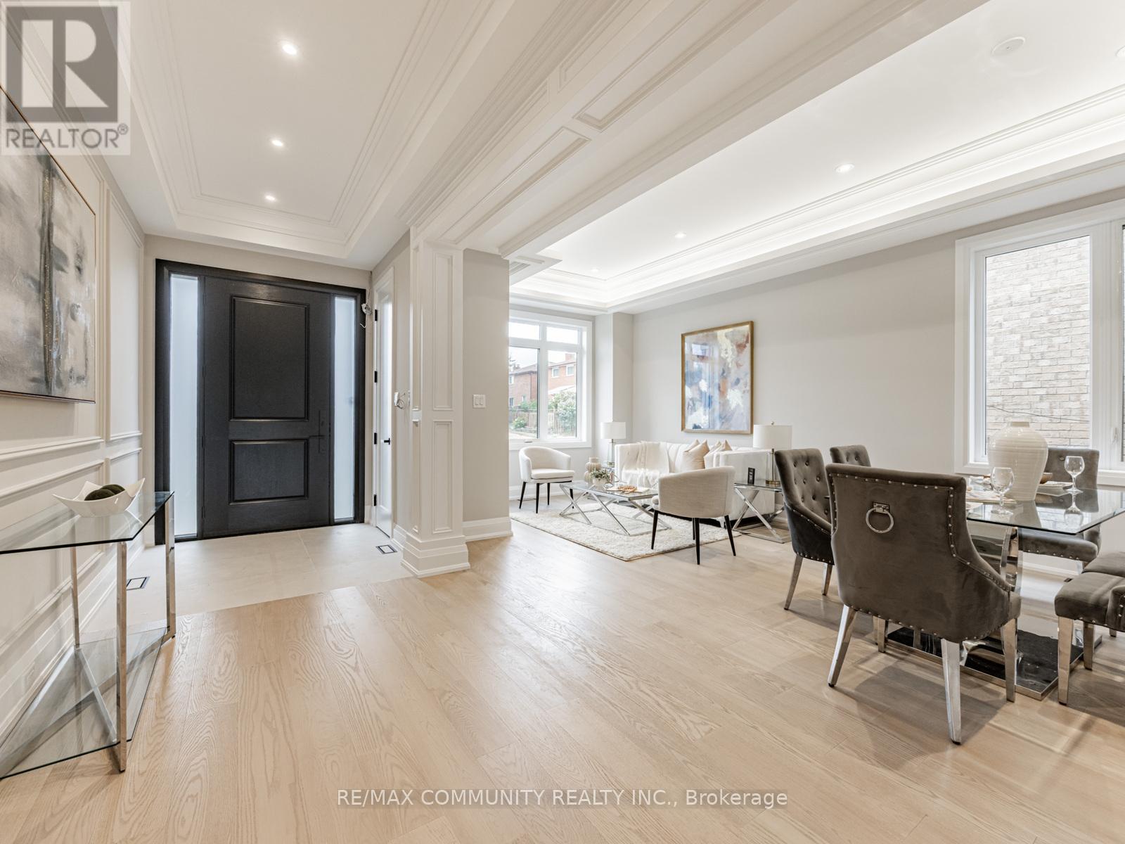 Photo 35 of 37 Sugarbush Square, Toronto ON
