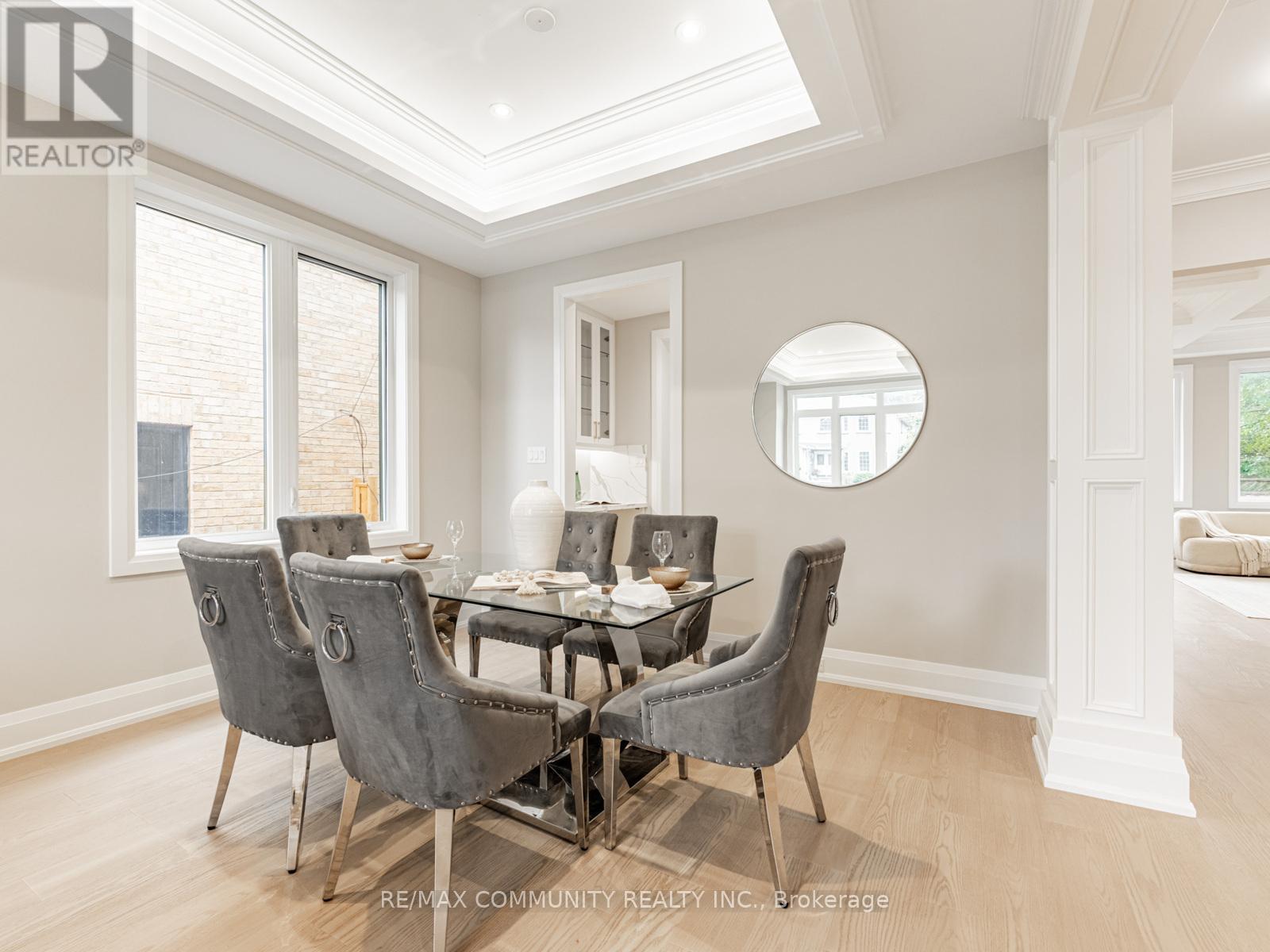 Photo 28 of 37 Sugarbush Square, Toronto ON