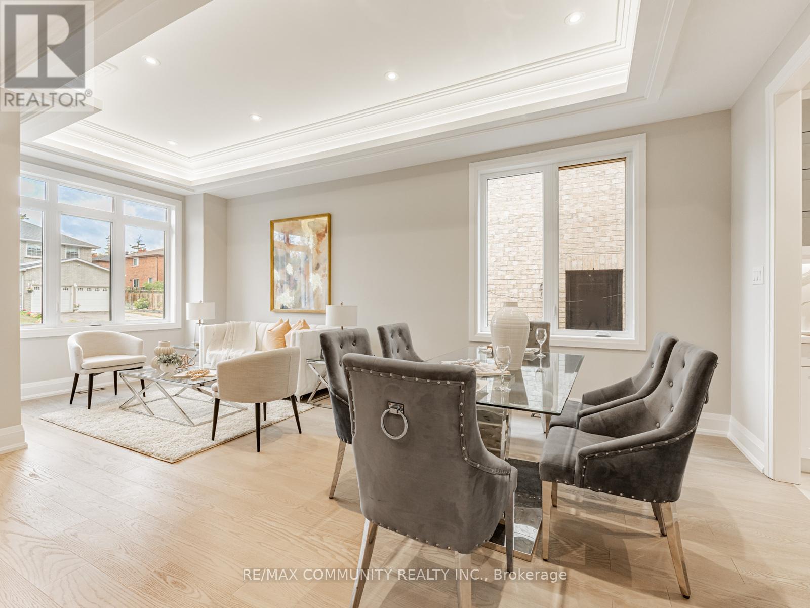 Photo 16 of 37 Sugarbush Square, Toronto ON