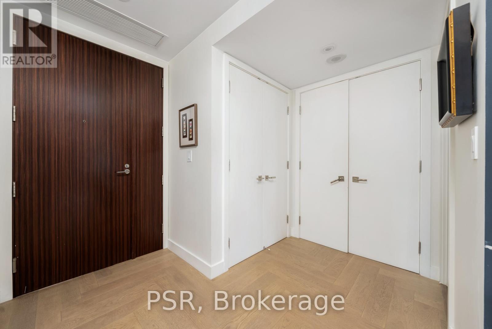 Photo 12 of 3001 180 University Avenue, Toronto ON