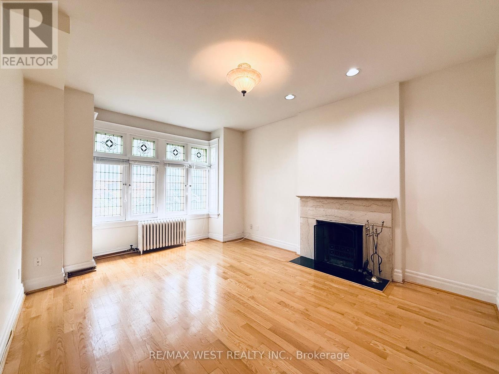 Photo 4 of 1 12 Foxbar Road, Toronto ON
