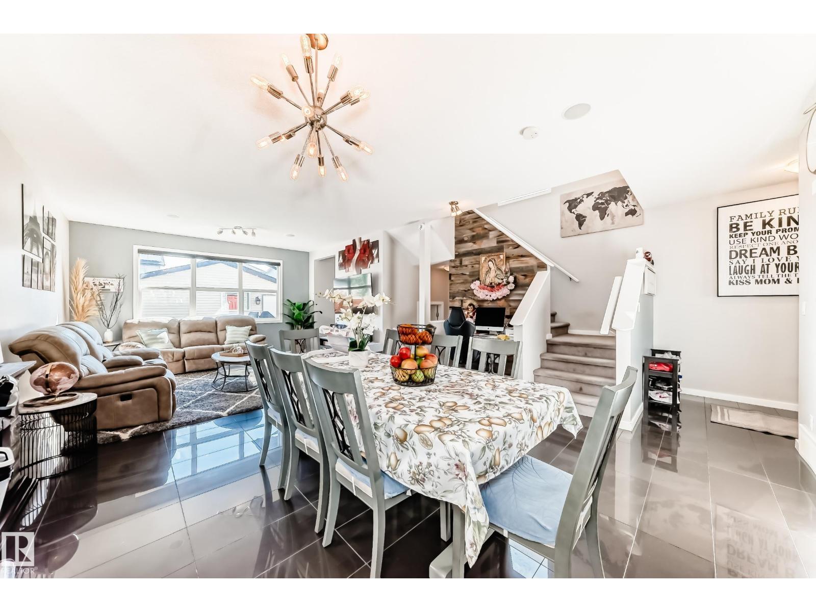 Photo 14 of 9815 220 St Nw, Edmonton AB