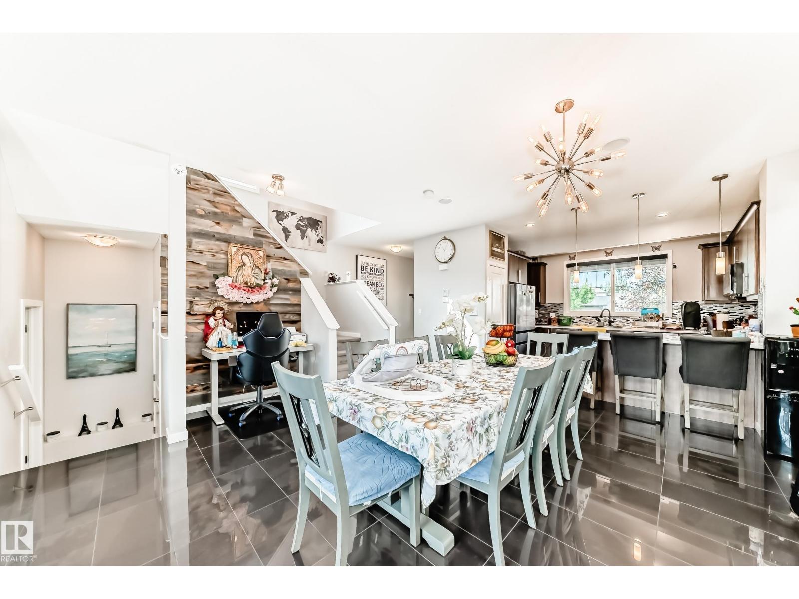 Photo 9 of 9815 220 St Nw, Edmonton AB