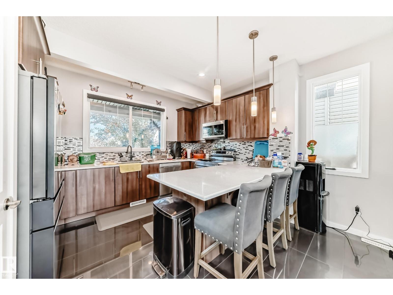 Photo 25 of 9815 220 St Nw, Edmonton AB