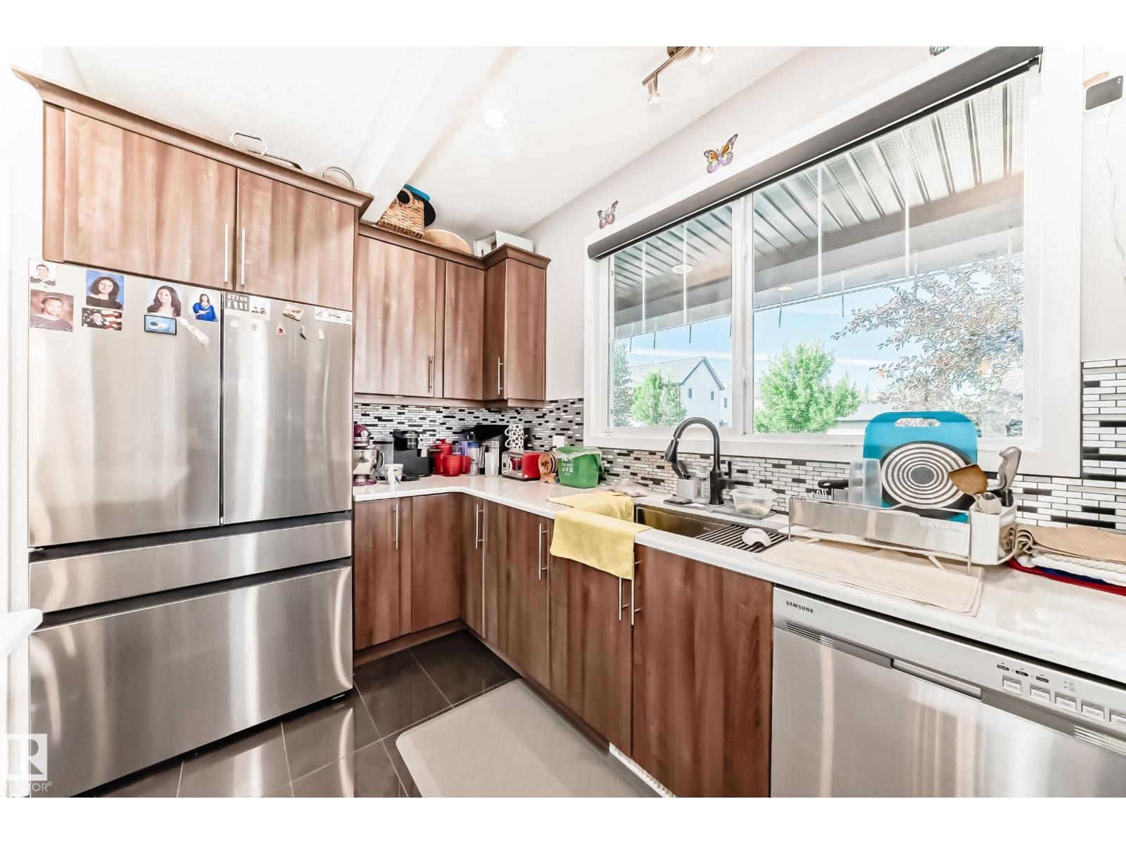 Photo 16 of 9815 220 St Nw, Edmonton AB