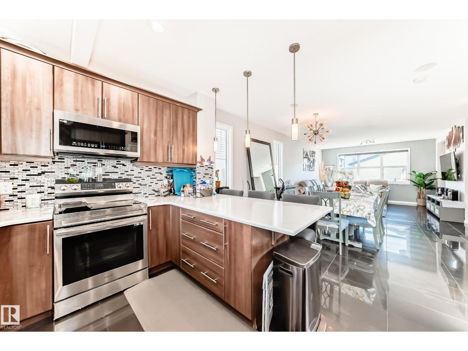 Photo 27 of 9815 220 St Nw, Edmonton AB
