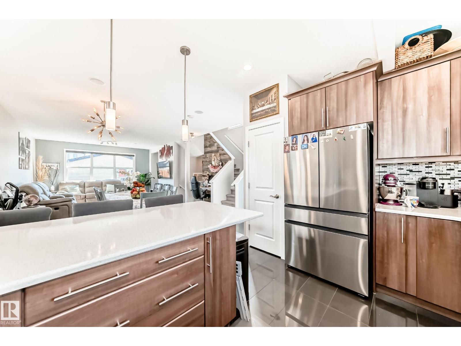 Photo 15 of 9815 220 St Nw, Edmonton AB