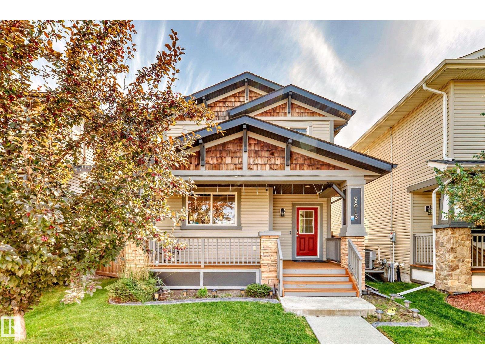 Photo 3 of 9815 220 St Nw, Edmonton AB
