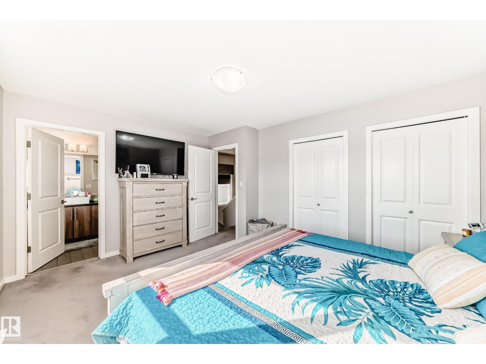 Photo 1 of 9815 220 St Nw, Edmonton AB