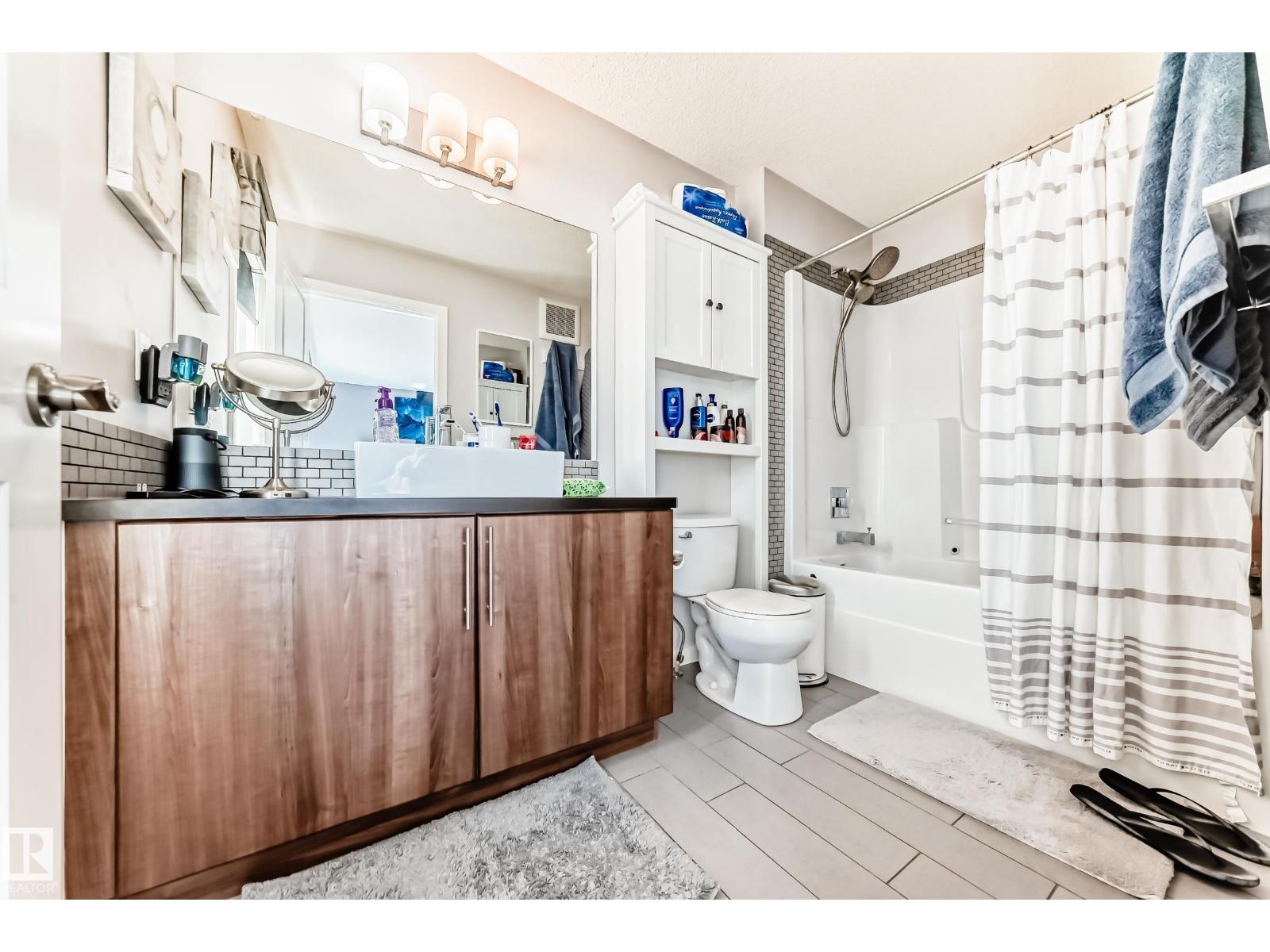 Photo 21 of 9815 220 St Nw, Edmonton AB