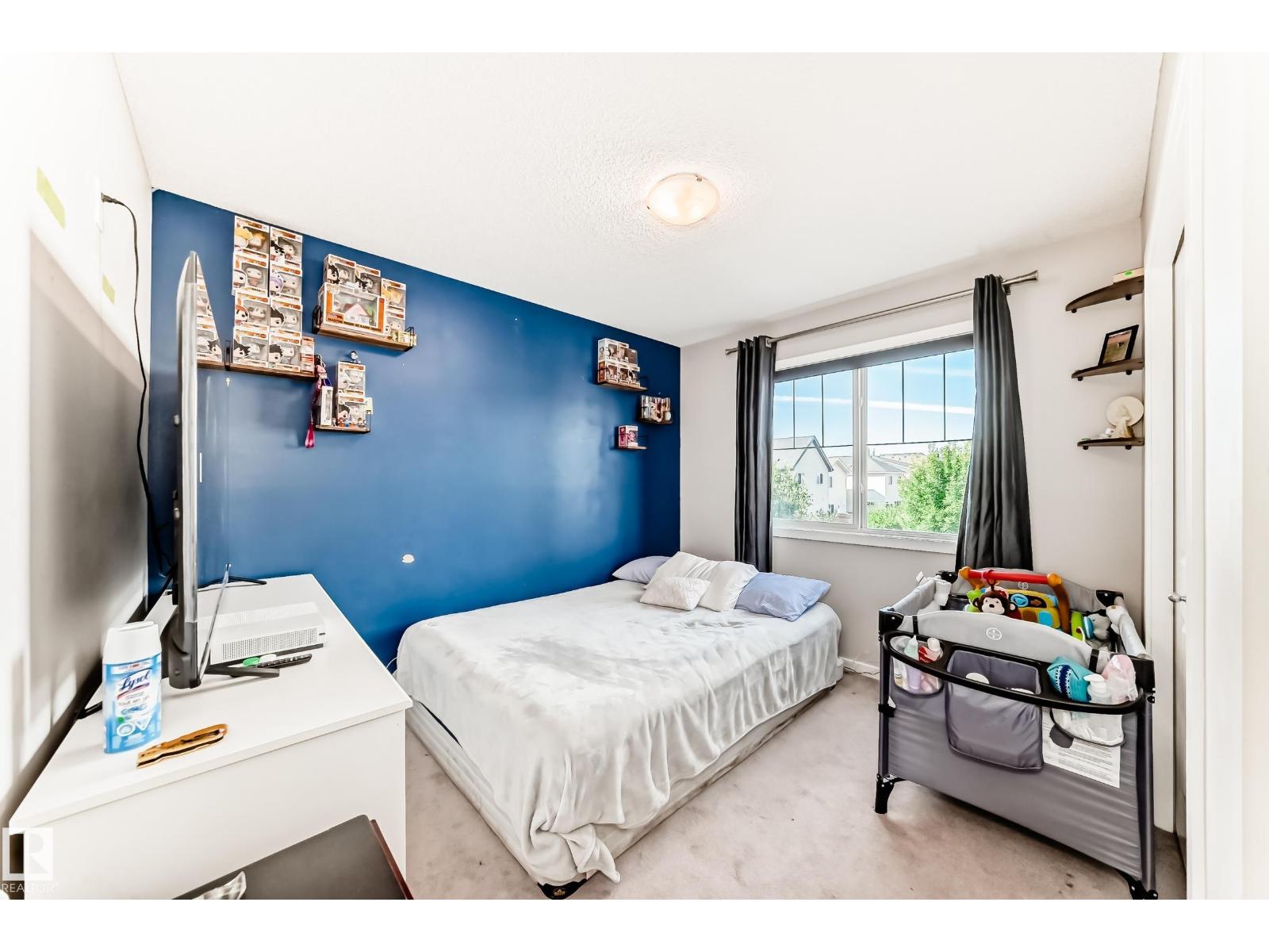 Photo 2 of 9815 220 St Nw, Edmonton AB