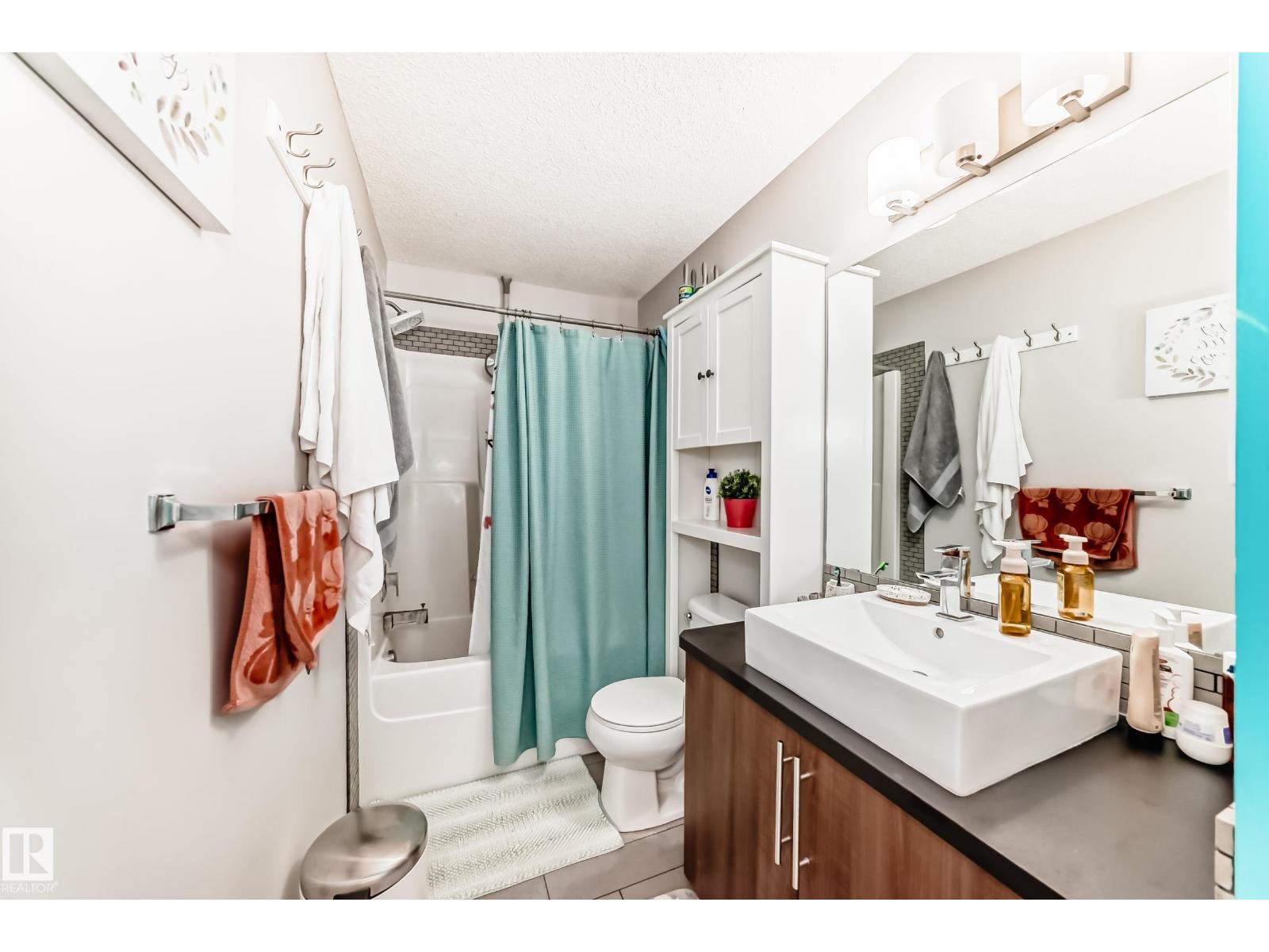 Photo 24 of 9815 220 St Nw, Edmonton AB