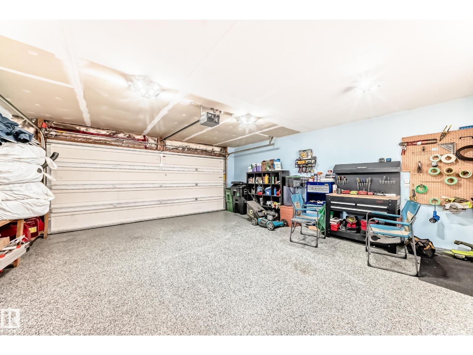 Photo 11 of 9815 220 St Nw, Edmonton AB
