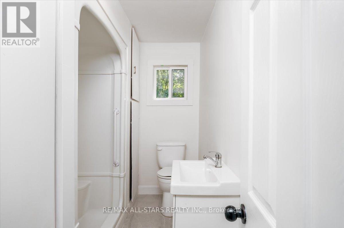 Photo 10 of 489 Bay Street, Brock ON