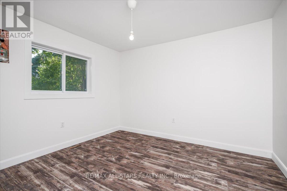 Photo 11 of 489 Bay Street, Brock ON