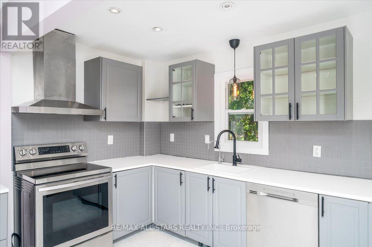 Photo 12 of 489 Bay Street, Brock ON