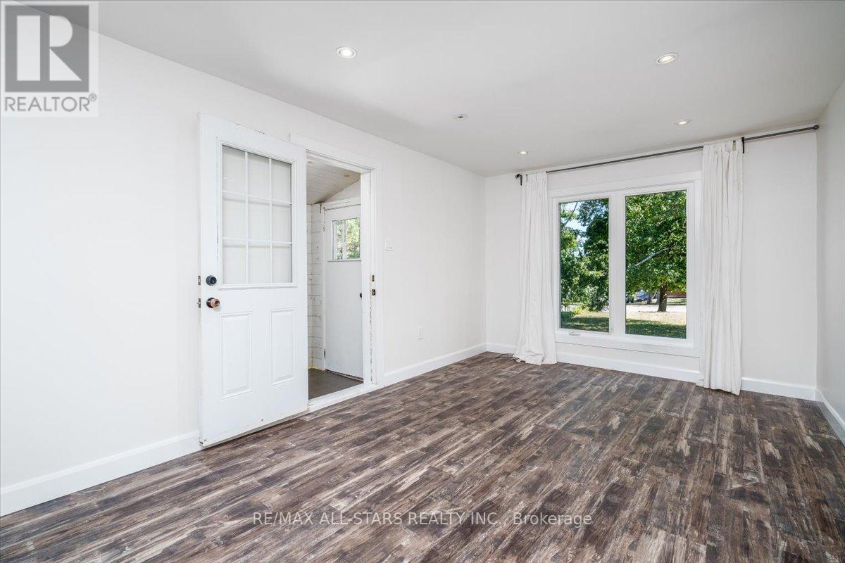 Photo 16 of 489 Bay Street, Brock ON