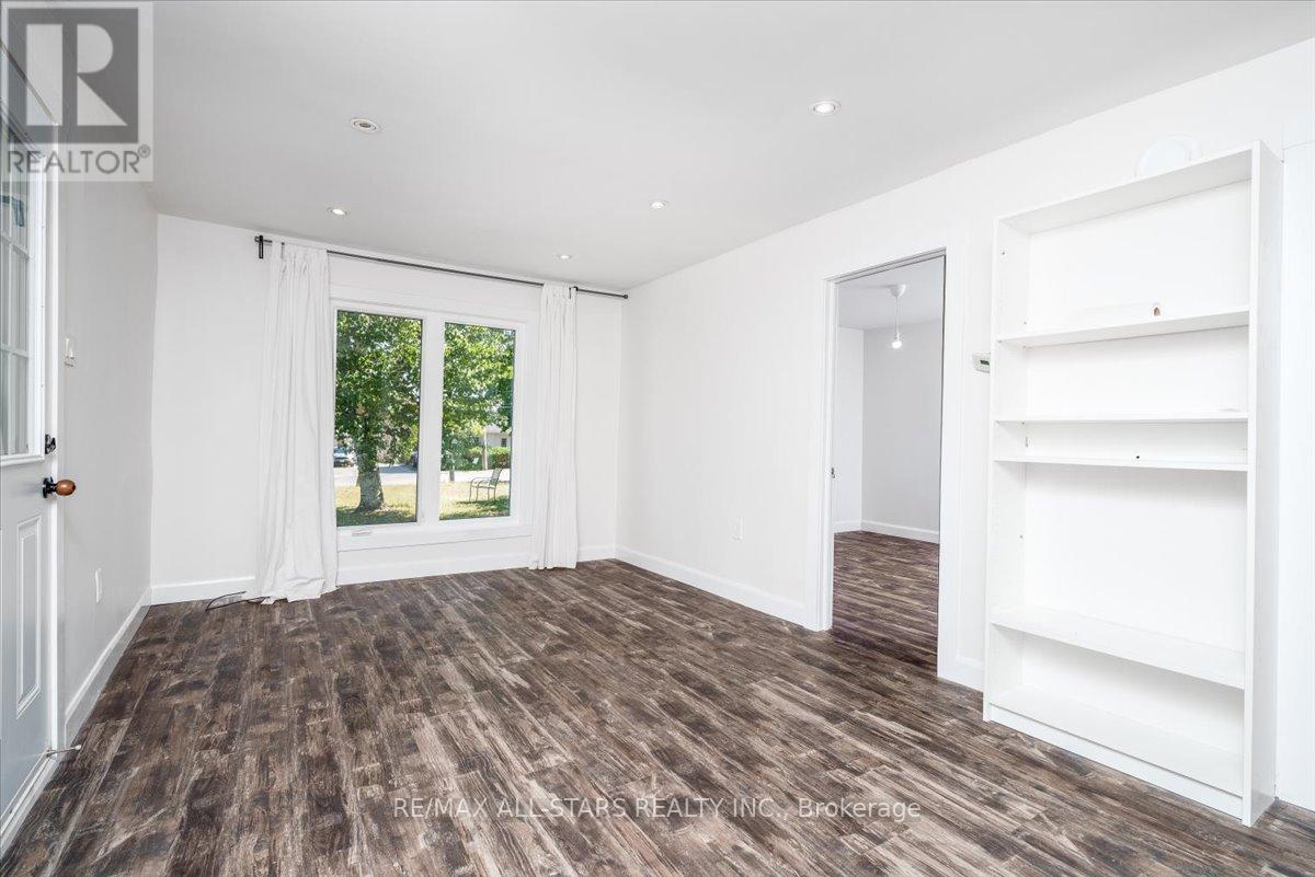 Photo 17 of 489 Bay Street, Brock ON