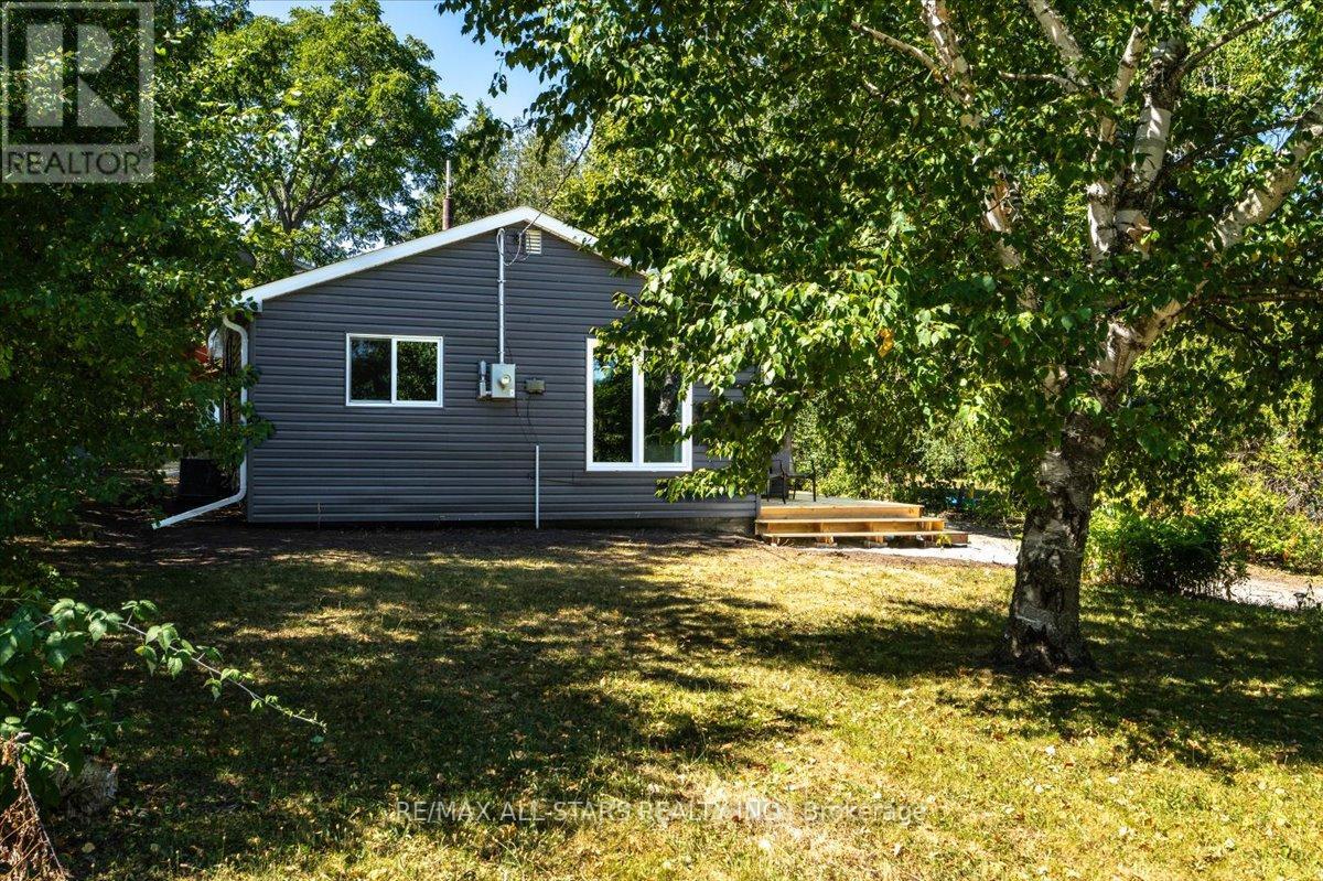 Photo 23 of 489 Bay Street, Brock ON