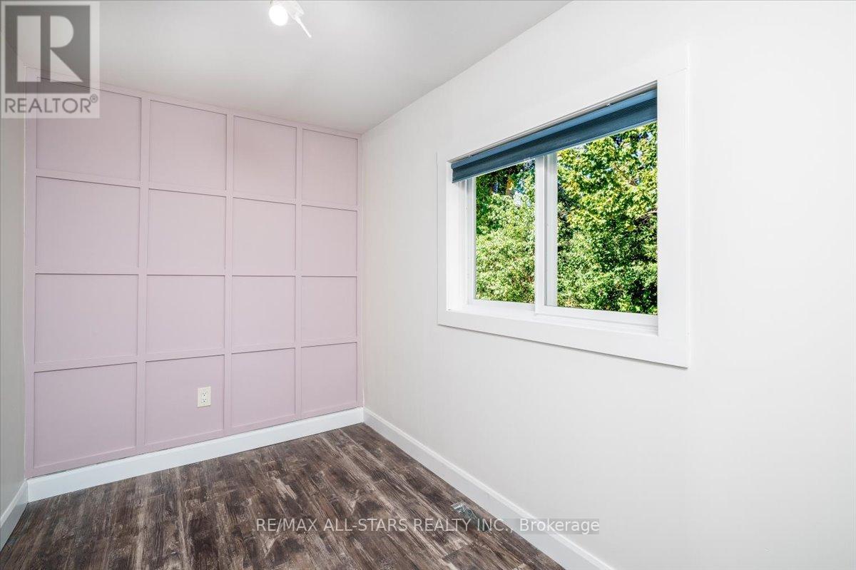 Photo 9 of 489 Bay Street, Brock ON