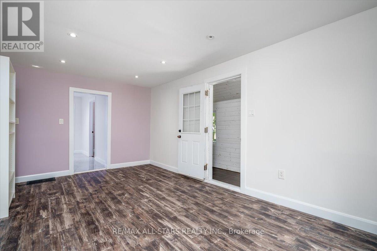 Photo 15 of 489 Bay Street, Brock ON
