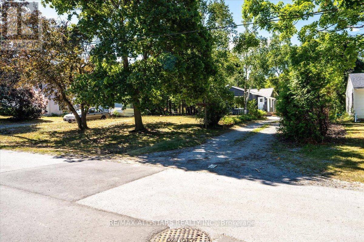 Photo 24 of 489 Bay Street, Brock ON